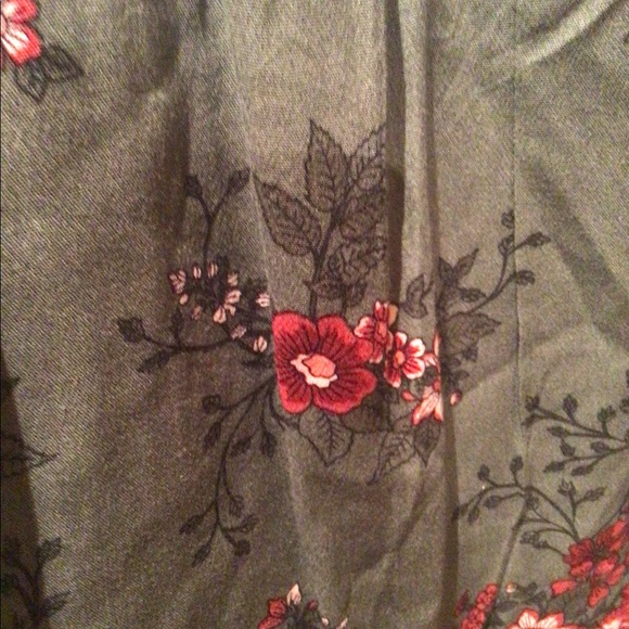 TORRID size 00 or 10/12 peasant blouse.  Never worn perfect condition - Picture 3 of 5